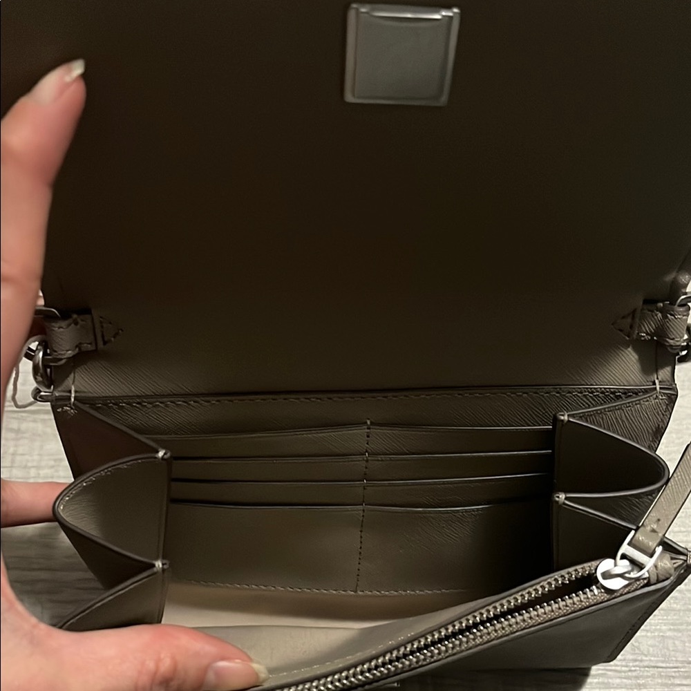 Tory Burch Gray Crossbody Bag with Smooth Leather and Chain Strap - Picture 3 of 5